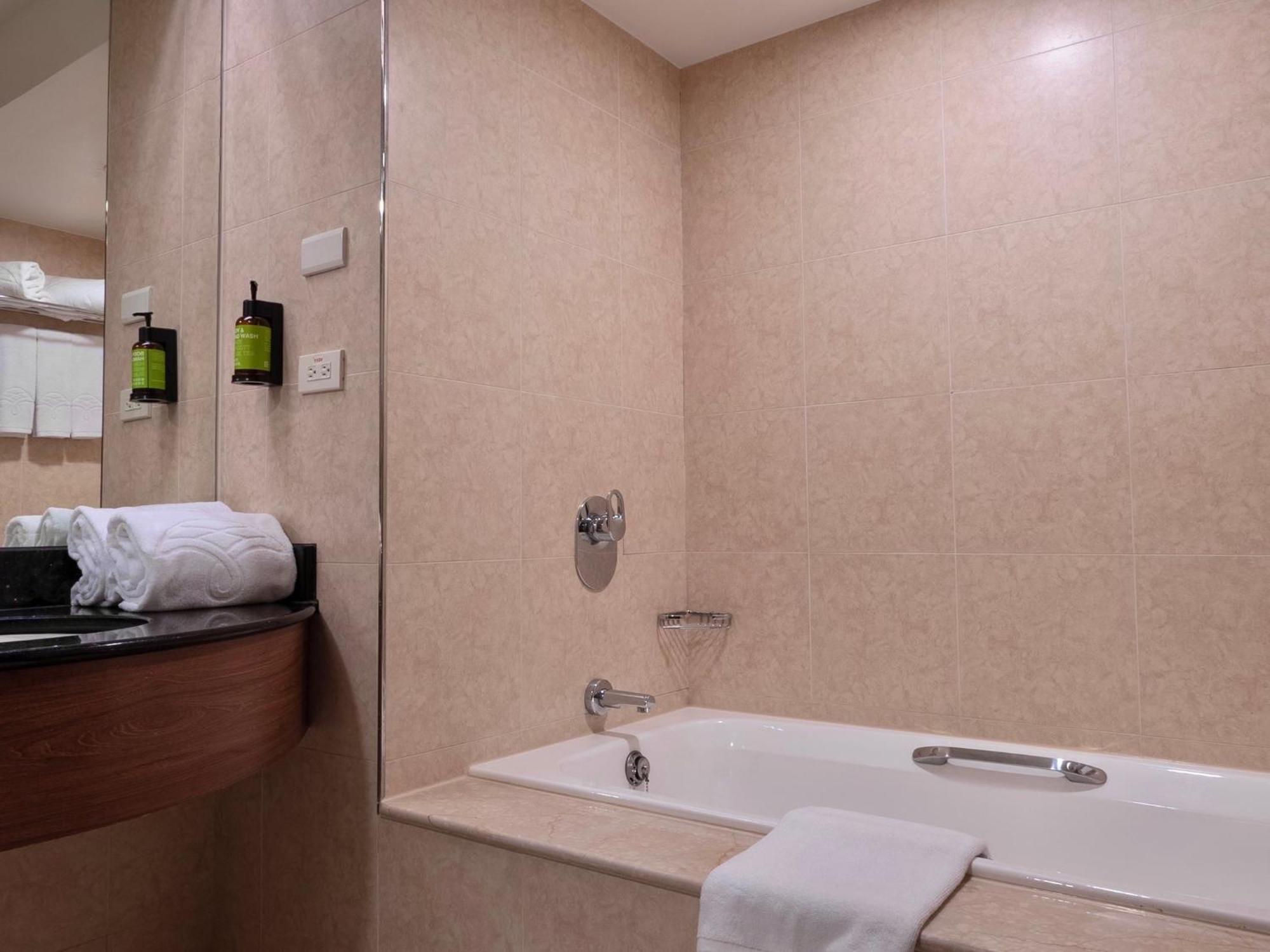 Fullon Poshtel Jhongli Hotel Чжунли Екстериор снимка